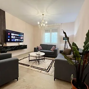 In City Centre Delux Apartment